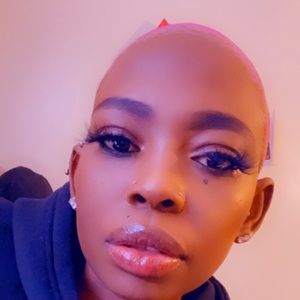 Meet your Posher, Djennica